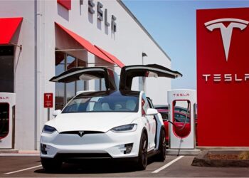 Tesla obtuvo ganancias de $ 1 mil millones por su compra de Bitcoin, dice un analista