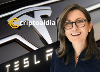 Cathie Wood apuesta fuerte: Vende $98.2 millones en acciones de Tesla en medio de racha alcista
