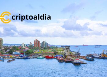 “Transportista japonés paga una fortuna para saltar al frente de la línea en el Canal de Panamá”