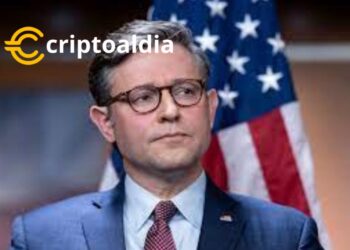 Financiamiento Gubernamental en la Cuerda Floja: El Ambicioso Plan de Mike Johnson bajo Amenaza