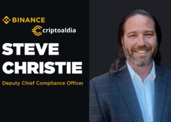 Steve Christie Regresa para Reforzar la Excelencia en Cumplimiento