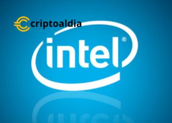 Intel enfrenta desafíos con una caída del 37% en sus acciones y ajustes internos