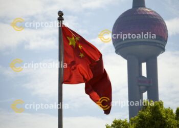 China Lucha por Defender el Yuan Ante un Dólar en Alza 🌏💱