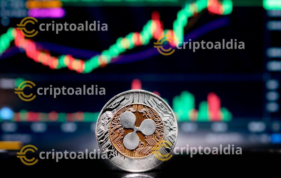 XRP LISTO PARA DESPEGAR: LOS ANALISTAS PRONOSTICAN UN RALLY DESDE UNA CUÑA DESCENDENTE