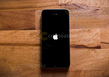 Apple pierde a cuatro investigadores clave de IA, incluido su jefe de robótica, que se unen a OpenAI, Anthropic y Meta